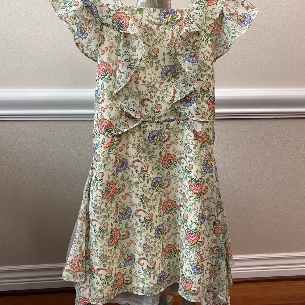 BCBG Girls floral dress. Long sides. Short sleeves